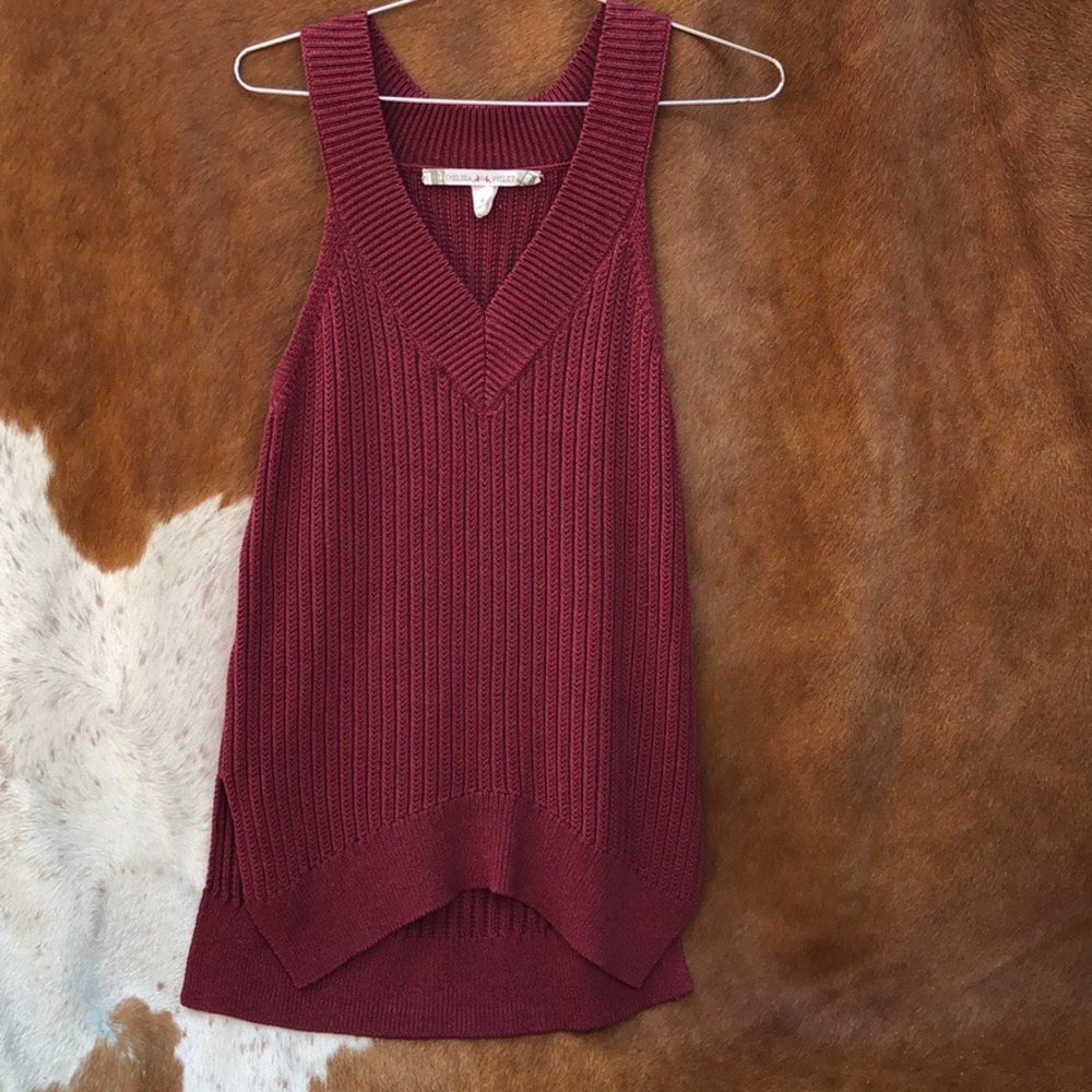 Burgundy Chelsea violet tank top. 💯 % cotton.